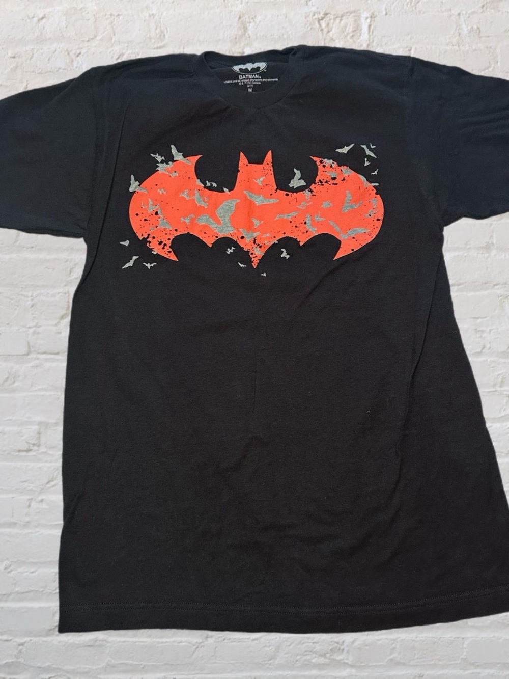 DC Batman Black & Red Glow in the Dark Graphic Short Sleeve Tee in Men’s Size M